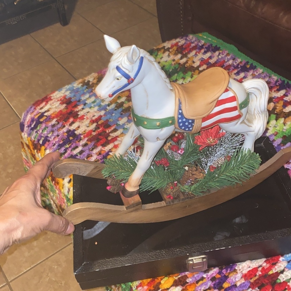 Vintage large rocking horse, holiday, patriotic saddle - Picture 5 of 5